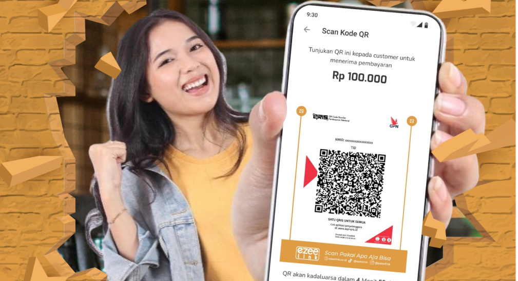 Kasir restoran memakai QRIS dinamis untuk transaksi