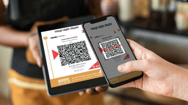 Ilustrasi UMKM area wisata melayani pembayaran QRIS dan QR WeChat Pay